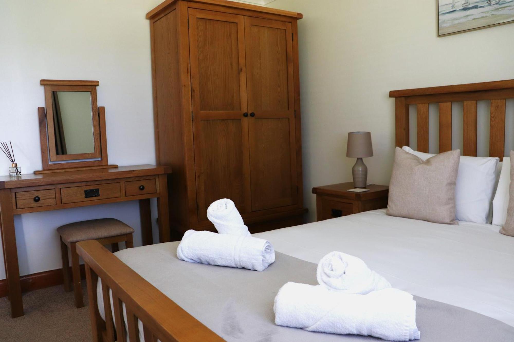 Glyndley Manor Cottages Поулгейт Екстериор снимка