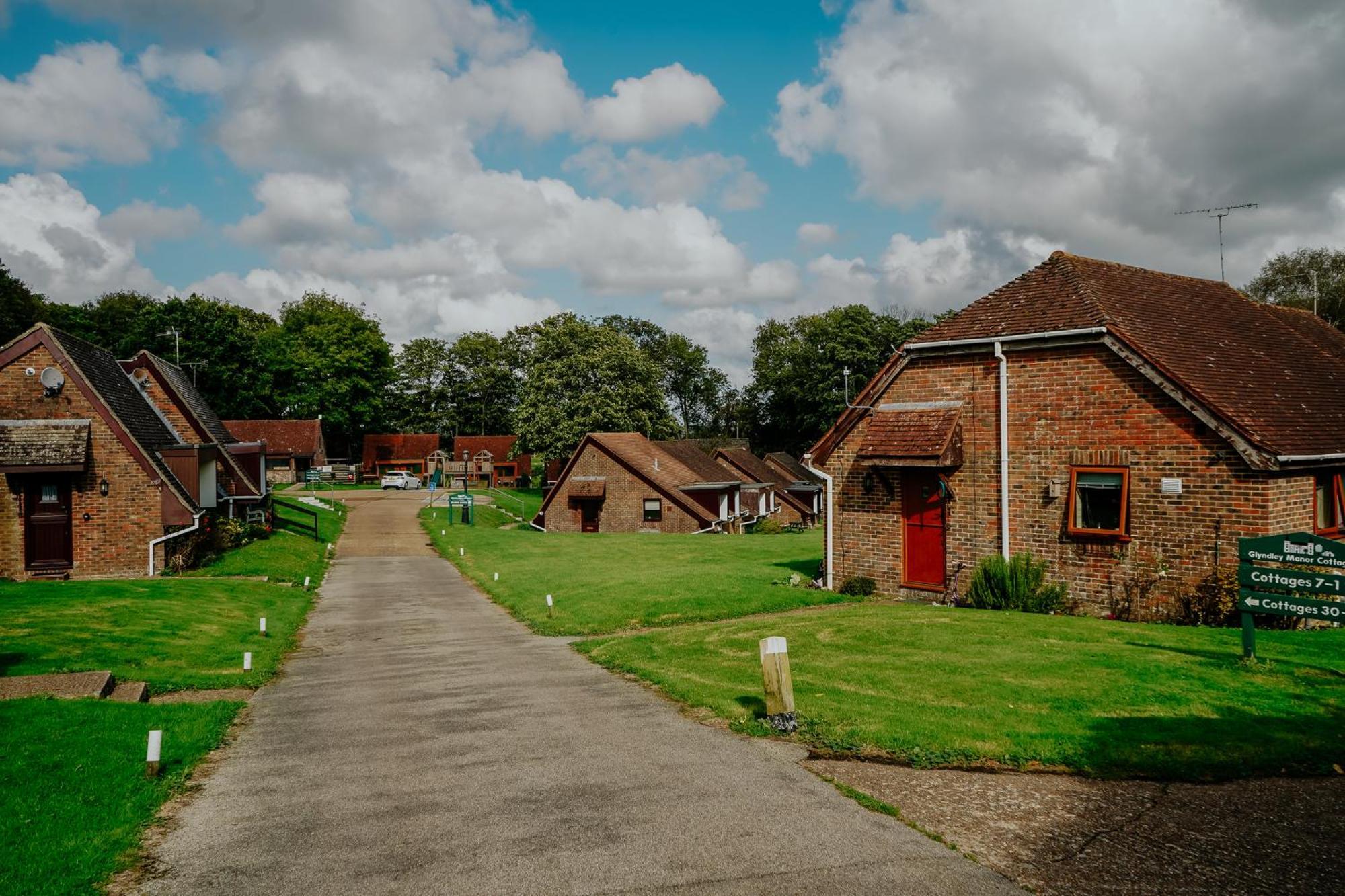 Glyndley Manor Cottages Поулгейт Екстериор снимка